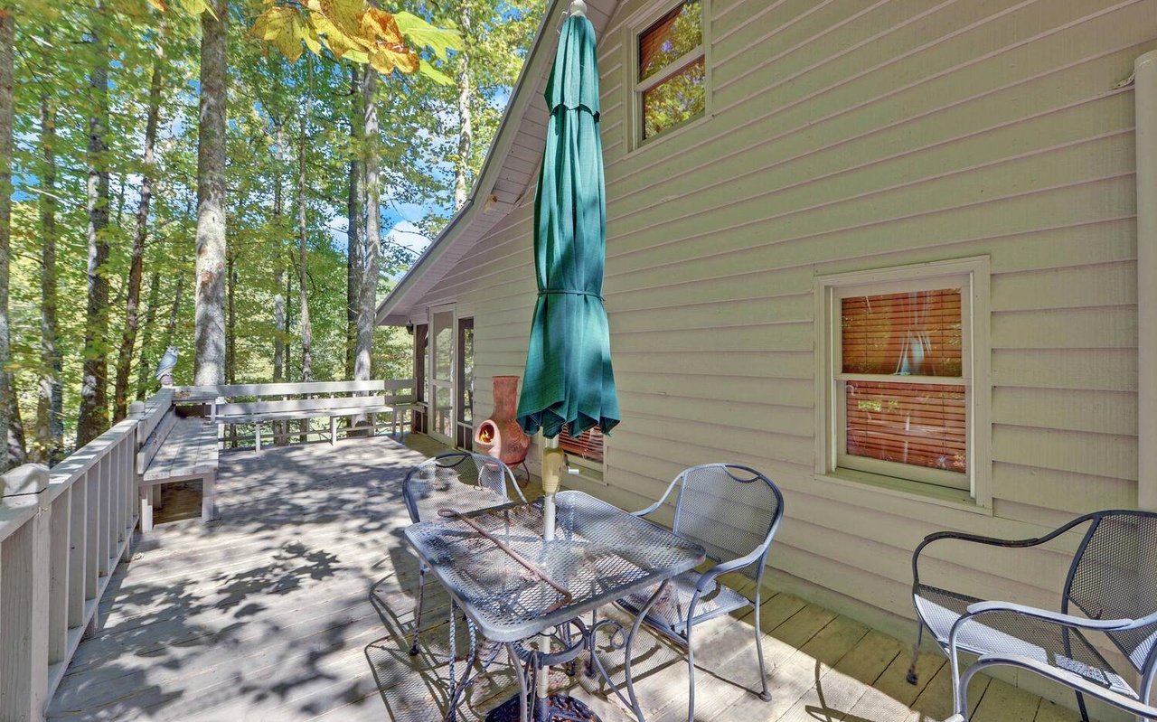 Fish Head Lodge sign